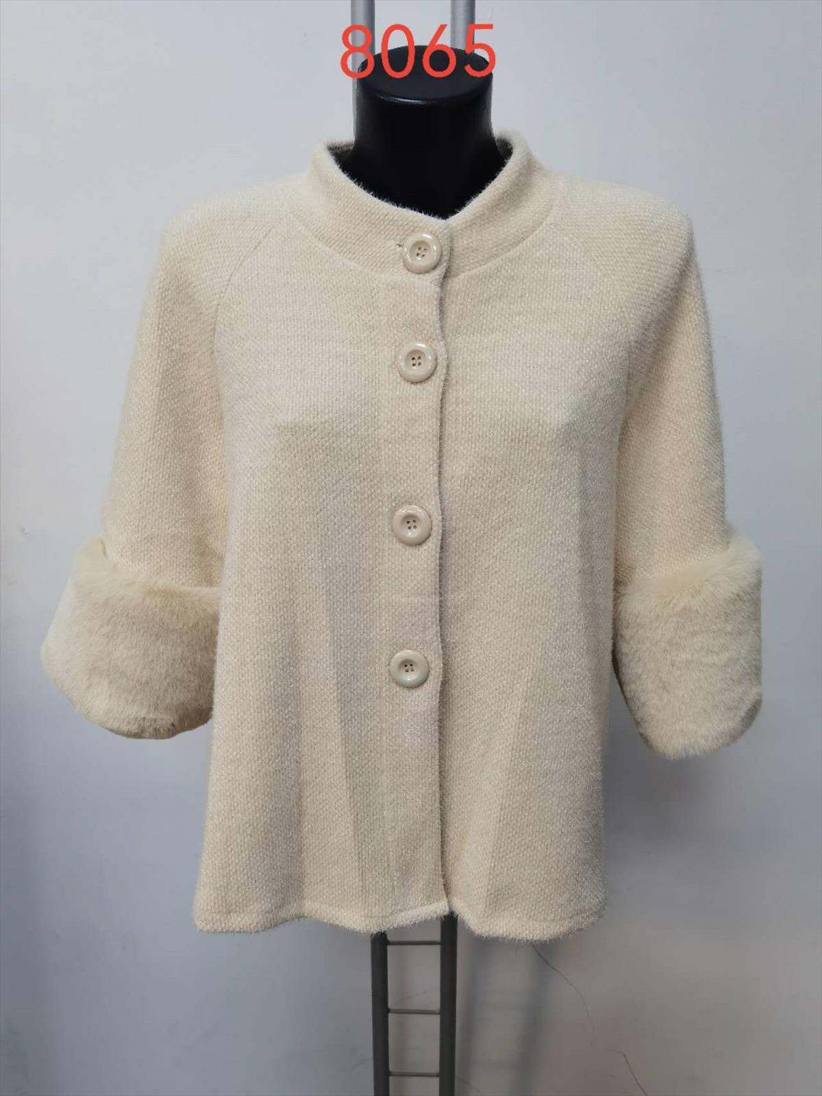 Jin Tu Im-Export GmbH - DOB | Artikel-Nr. 8065 | Jacke | Kategorie: Jacken | Angebot: Damenbekleidung, Damen Accessoires, Große Größen, Kinder & Teens, Young Fashion, Landhausmode, Leather Wear, Sofortprogramme, Orderware | Adresse: Jin Tu GmbH - Im Gefierth 6 B12 - 63303 Dreieich - Tel: 061039951115 - jintu889@gmail.com