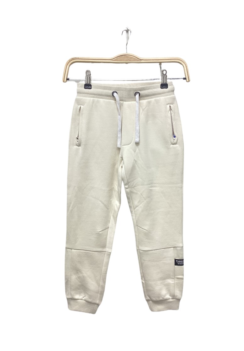 Hier geht's zum Shop von: New York Life GmbH - Jacken, Sweats, Shirts und Hosen | J200222 | Artikel-Nr. J200222 | Boys Sweat Hose | Boys Jogger mit Oversize Oberteil – Stylisch & Komfortabel Für coole Jungs, die Wert auf Stil und Bequemlichkeit legen: Unsere Boys Jogger mit passendem Oversize Oberteil ist die perfekte Kombination für Freizeit und Alltag. Gefertigt aus einer hochwertigen Baumwoll-Polyester-Mischung, bietet das Set optimale Strapazierfähigkeit und ein angenehmes Tragegefühl. Die Jogger überzeugt mit funktionalen Reißverschlusstaschen und einer kontrastierenden schwarzen Kordel, die als stilvolles Detail den Bu | Kategorie: Hebst/Winter 2025 VORORDER / Boys / Sweat Hosen | Adresse: New York Life Gmbh - Albert-Einstein-Straße 4 - 63128 63128 Dietzenbach - Tel: 06074/485308 - info@newyorklife.eu | Angebot: Kinder & Teens, Sofortprogramme, Orderware