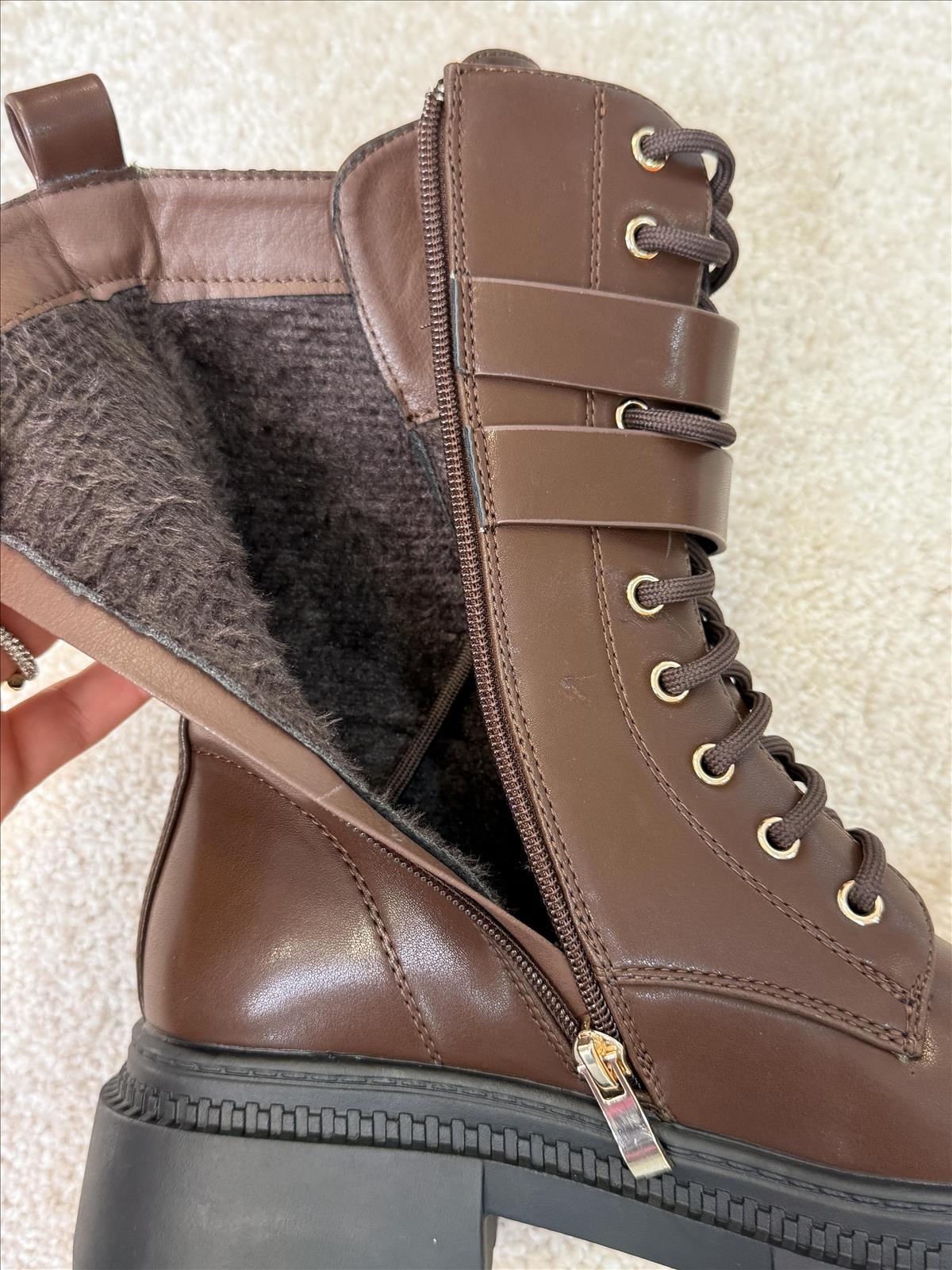 efashion s.r.o. - DOB;Accesoires;Schuhe;Young Fashion - Medvedov | Kategorie: Women´s Shoes / Ankle Boots | Angebot: Sofortprogramme, Orderware | Adresse: efashion s.r.o. - Medvedov 248 - 93007 Medvedov - Tel: 00421915306623 - egrikolocsicsjudit@gmail.com