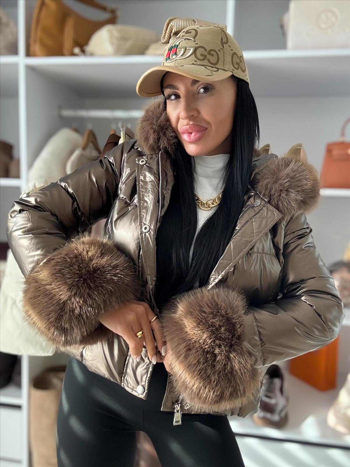 Hier geht's zum Shop von: efashion s.r.o. - DOB;Accesoires;Schuhe;Young Fashion - Medvedov | Fur-lined hooded jacket ADRENA | Artikel-Nr. TR8862 brown | Kategorie: Women´s clothes / Coats | Adresse: efashion s.r.o. - Medvedov 248 - 93007 Medvedov - Tel: 00421915306623 - egrikolocsicsjudit@gmail.com | Angebot: Sofortprogramme, Orderware