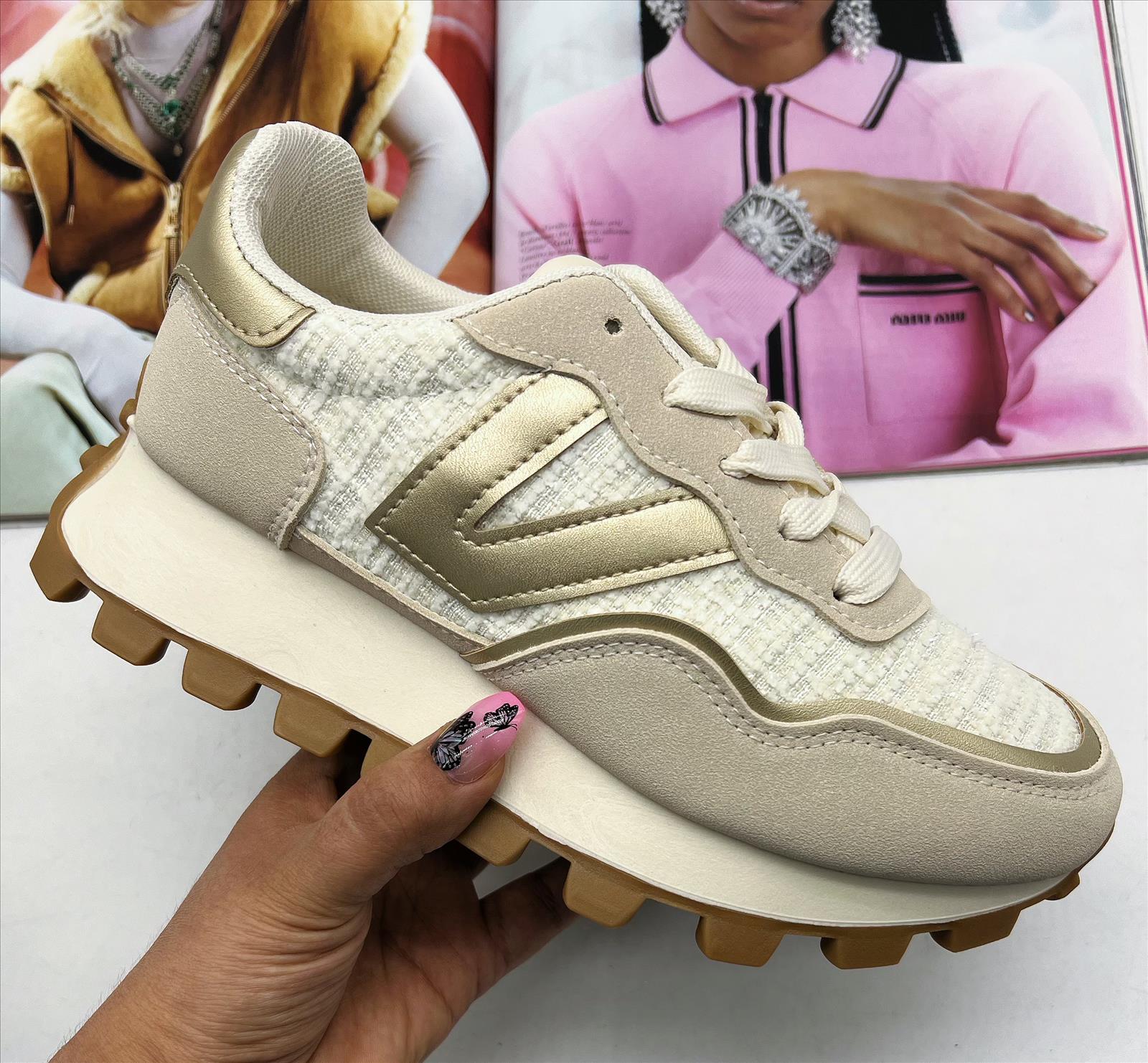 Hier geht's zum Shop von: Ala Mode Fashion-DOB;Accessoires;Leather Wear; Young Fashion - Neuss | Kategorie: Schuhe / Sneakers (Lot) | Adresse: Ala Mode Fashion - Breslauerstr. 8 Raum 113 - 41460 neuss - Tel: 021312091616 - ala-mode@web.de | Angebot: Sofortprogramme, Orderware