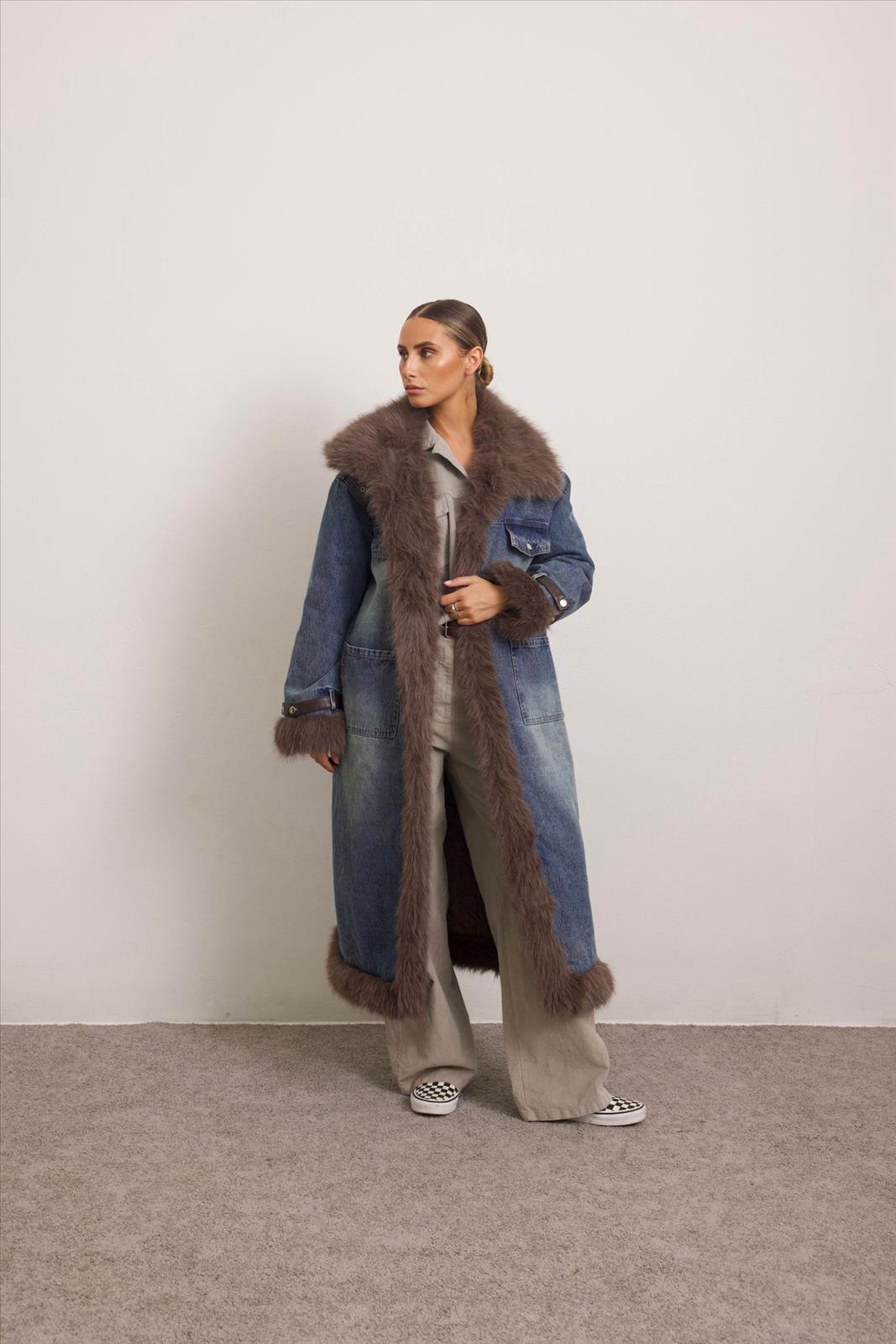 Ala Mode Fashion-DOB;Accessoires;Leather Wear; Young Fashion - Neuss | Kategorie: Mantel | Angebot: Sofortprogramme, Orderware | Adresse: Ala Mode Fashion - Breslauerstr. 8 Raum 113 - 41460 neuss - Tel: 021312091616 - ala-mode@web.de