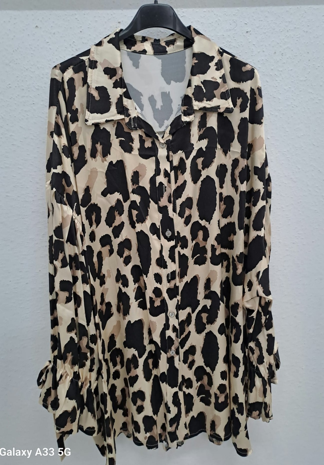 Hier geht's zum Shop von: Catchme UG - DOB - Dreieich | Blusen Einheitsgröße | Artikel-Nr. GR-25327 | GR-25327 | Brustweite 82Lange 80 | Kategorie: Bekleidung (Ab grose 44) / Blusen | Adresse: Catchme UG - Otto-Hahn Str. 24 - 63303 Dreieich - Tel: +49 (0)6103 – 39891 10 - grossartig9@gmail.com | Angebot: Sofortprogramme, Orderware