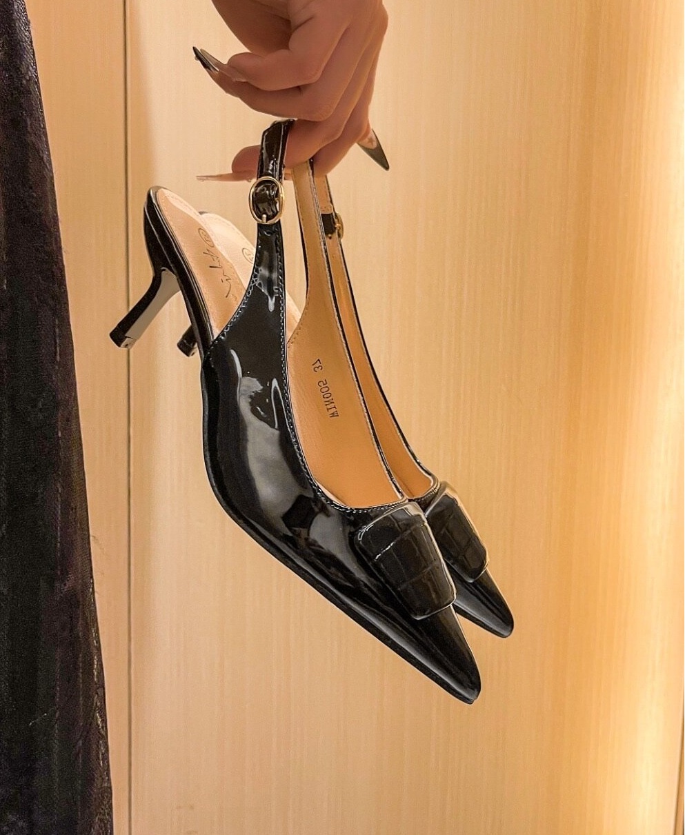 Lujah Shoes (Schuhgrosshandel) | Artikel-Nr. WIN005 | Pumps/GOW | Kategorie: Freizeitschuhe/Sneakers | Angebot: Schuhe, Große Größen, Kinder & Teens, Young Fashion, Leather Wear | Adresse: Lujah Shoes - Doesburgstraat 5 - 5651BD Eindhoven - Tel: 0031642235368 - lujah-schuh@hotmail.com