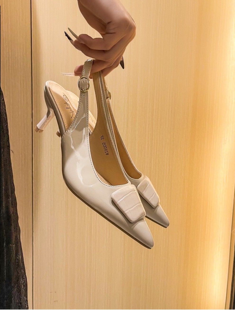 Lujah Shoes (Schuhgrosshandel) | Artikel-Nr. WIN005 | Pumps/GOW | Kategorie: Freizeitschuhe/Sneakers | Angebot: Schuhe, Große Größen, Kinder & Teens, Young Fashion, Leather Wear | Adresse: Lujah Shoes - Doesburgstraat 5 - 5651BD Eindhoven - Tel: 0031642235368 - lujah-schuh@hotmail.com