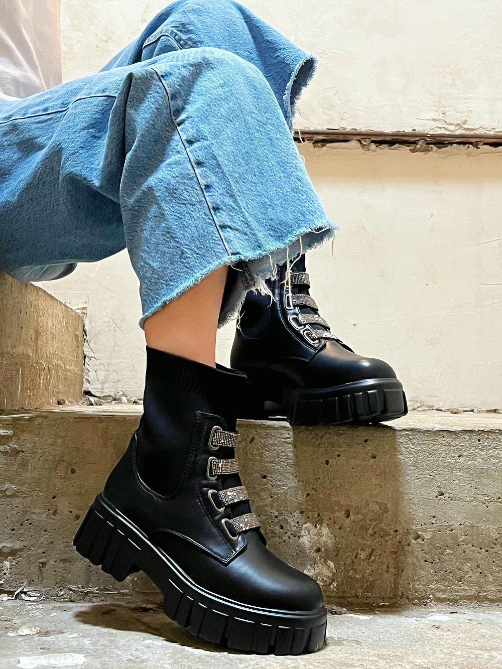 Lujah Shoes (Schuhgrosshandel) | Artikel-Nr. ZY024 | Stiefelette/GOW | Kategorie: Stiefelette | Angebot: Schuhe, Große Größen, Kinder & Teens, Young Fashion, Leather Wear | Adresse: Lujah Shoes - Doesburgstraat 5 - 5651BD Eindhoven - Tel: 0031642235368 - lujah-schuh@hotmail.com