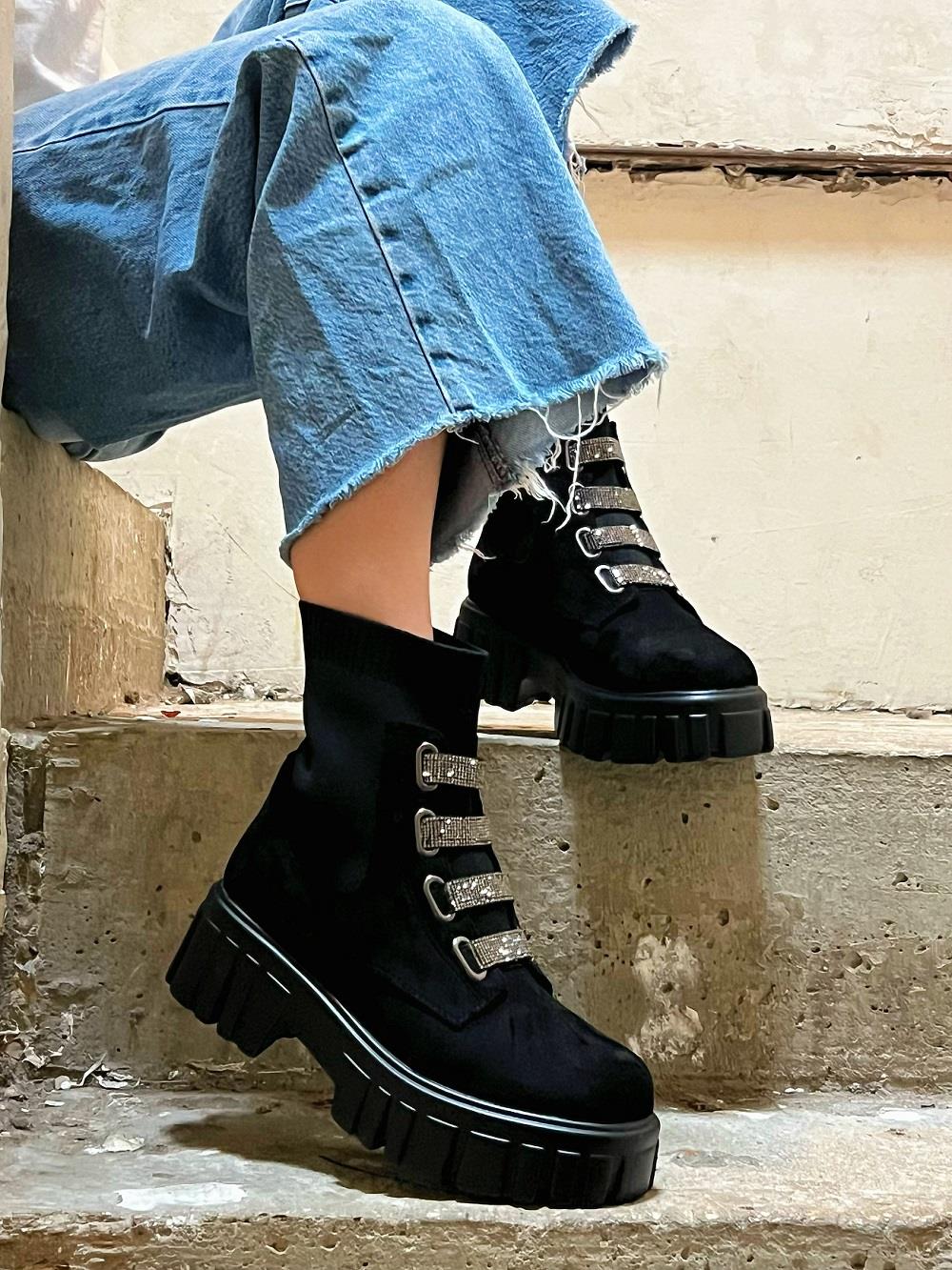 Lujah Shoes (Schuhgrosshandel) | Artikel-Nr. ZY024 | Stiefelette/GOW | Kategorie: Stiefelette | Angebot: Schuhe, Große Größen, Kinder & Teens, Young Fashion, Leather Wear | Adresse: Lujah Shoes - Doesburgstraat 5 - 5651BD Eindhoven - Tel: 0031642235368 - lujah-schuh@hotmail.com