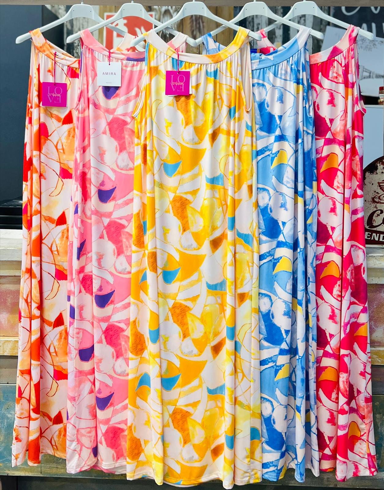 Hier geht's zum Shop von: Element of Joy - Damenbekleidung und Accessoires - Wiesbaden | Kleid | Artikel-Nr. 1061 | Kategorie: Kleider | Adresse: Element of Joy - Marktstraße 27 - 65183 Wiesbaden - Tel: 01628583468 - elementofjoy1@gmail.com | Angebot: Damenbekleidung, Damen Accessoires, Schuhe