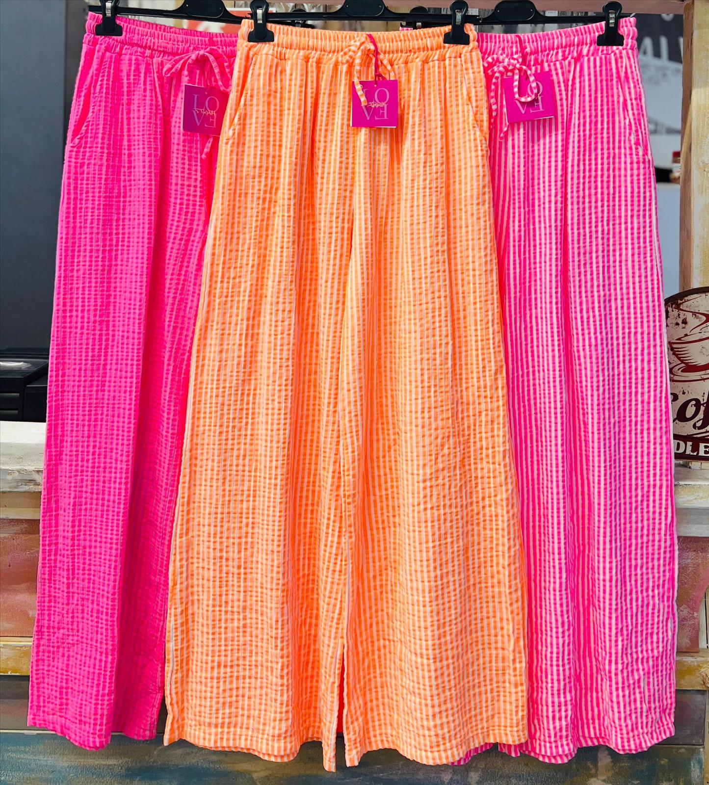 Hier geht's zum Shop von: Element of Joy - Damenbekleidung und Accessoires - Wiesbaden | Hose | Artikel-Nr. 1059 | Kategorie: Hosen | Adresse: Element of Joy - Marktstraße 27 - 65183 Wiesbaden - Tel: 01628583468 - elementofjoy1@gmail.com | Angebot: Damenbekleidung, Damen Accessoires, Schuhe