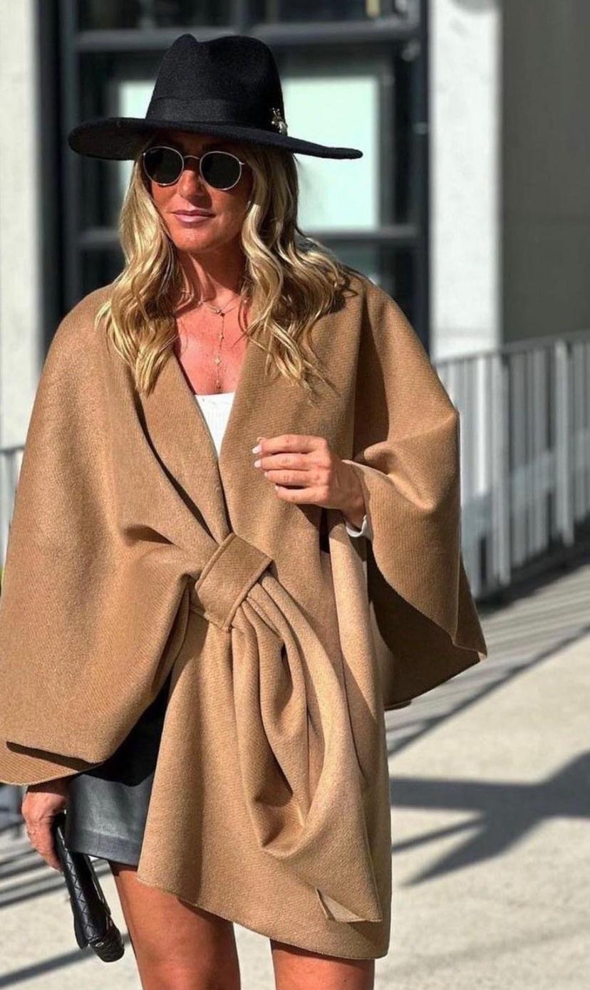 Hier geht's zum Shop von: Ala Mode Fashion-DOB;Accessoires;Leather Wear; Young Fashion - Neuss | Kategorie: Poncho | Adresse: Ala Mode Fashion - Breslauerstr. 8 Raum 113 - 41460 neuss - Tel: 021312091616 - ala-mode@web.de | Angebot: Sofortprogramme, Orderware
