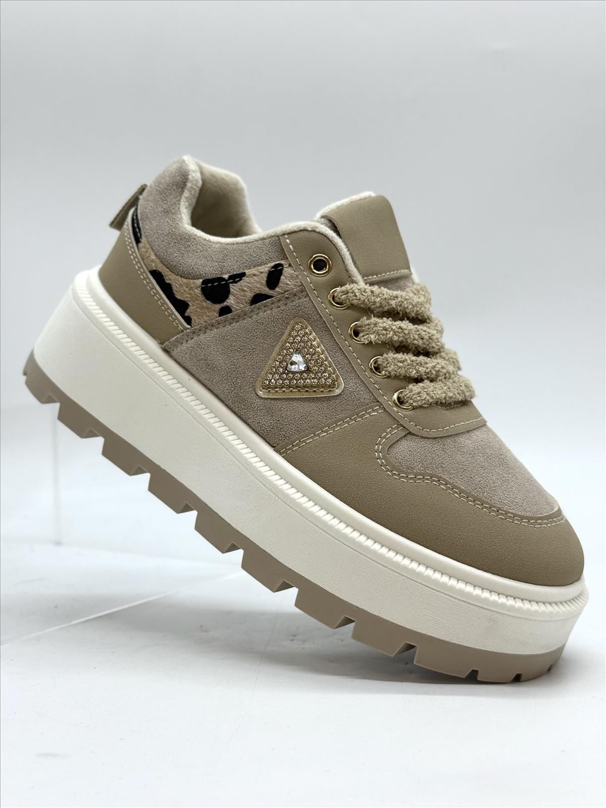 Ala Mode Fashion-DOB;Accessoires;Leather Wear; Young Fashion - Neuss | Kategorie: Schuhe / Sneakers (6 Paare) | Angebot: Sofortprogramme, Orderware | Adresse: Ala Mode Fashion - Breslauerstr. 8 Raum 113 - 41460 neuss - Tel: 021312091616 - ala-mode@web.de