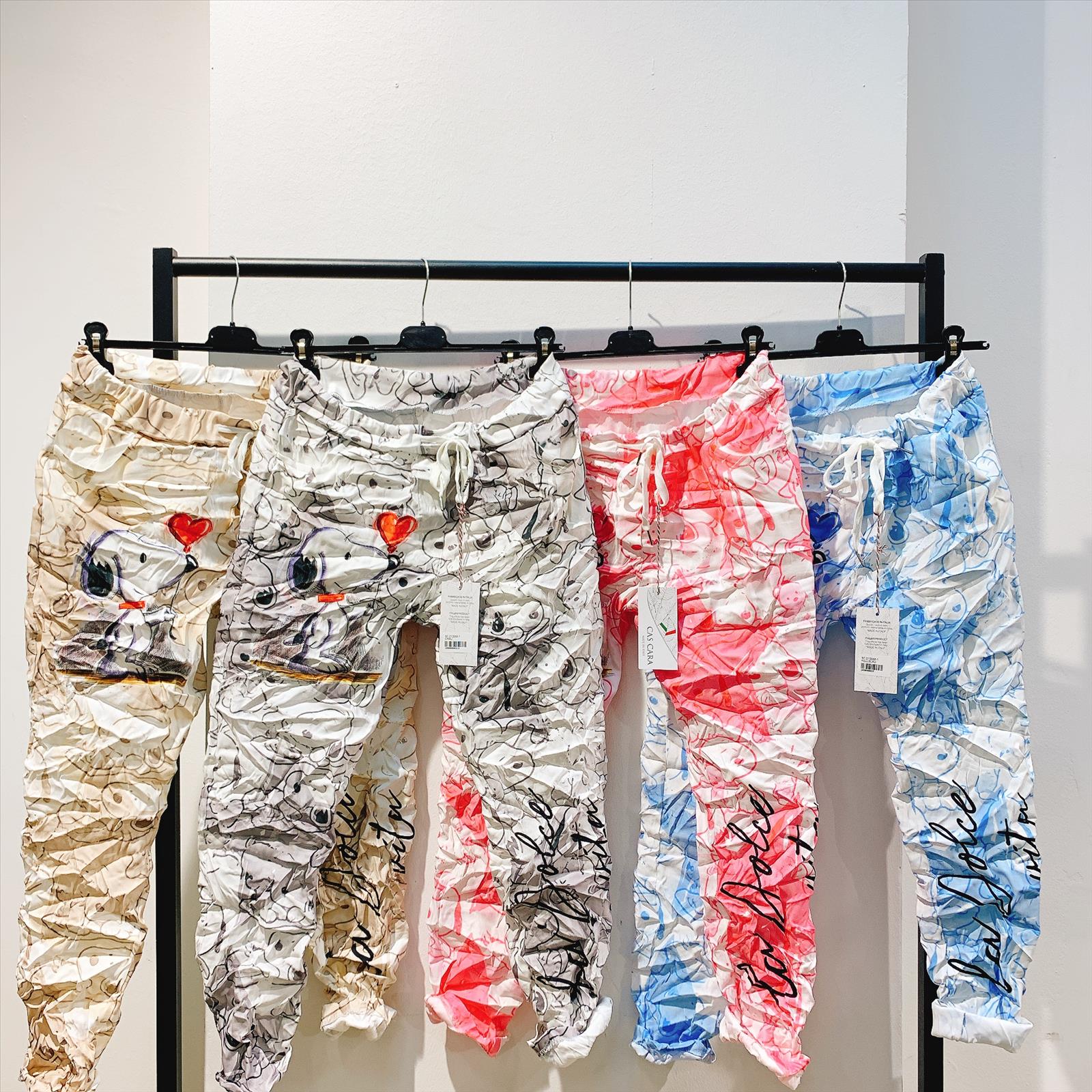 Hier geht's zum Shop von: CAS CARA by Cherry´s GmbH - Damenbekleidung Pronto Moda | Artikel-Nr. SF-210088-1 | HOSE | 95% VISKOS5% ELASTOMER | Kategorie: HOSEN | Adresse: Cherry´s GmbH - Breslauer Str. 1 - 41460 Neuss - Tel: 021313843120 - cherrysgmbh@gmail.com | Angebot: Damenbekleidung, Young Fashion, Sofortprogramme, Orderware