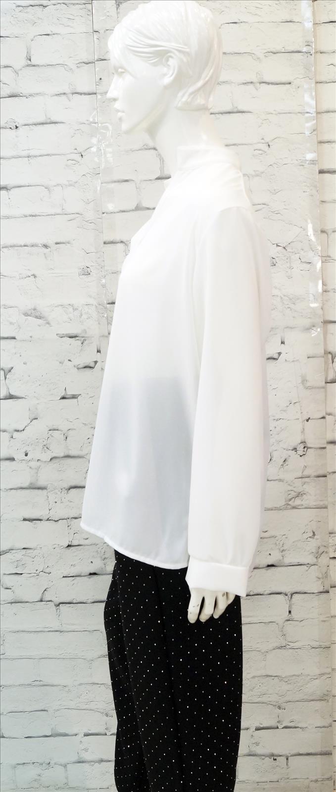 Hier geht's zum Shop von: Bhatti Mode GmbH - Young fashion, DOB - Blusen, Hosen Jacken, Jeans, Kleider, Pullover etc. | Kategorie: Shirt/Bluse/Pullover | Adresse: Bhatti Mode GmbH - Breslauer Str. 8 - 41460 Neuss - Tel: 02131-130004 - gurdip-bhatti@t-online.de | Angebot: Damenbekleidung, Young Fashion, Sofortprogramme