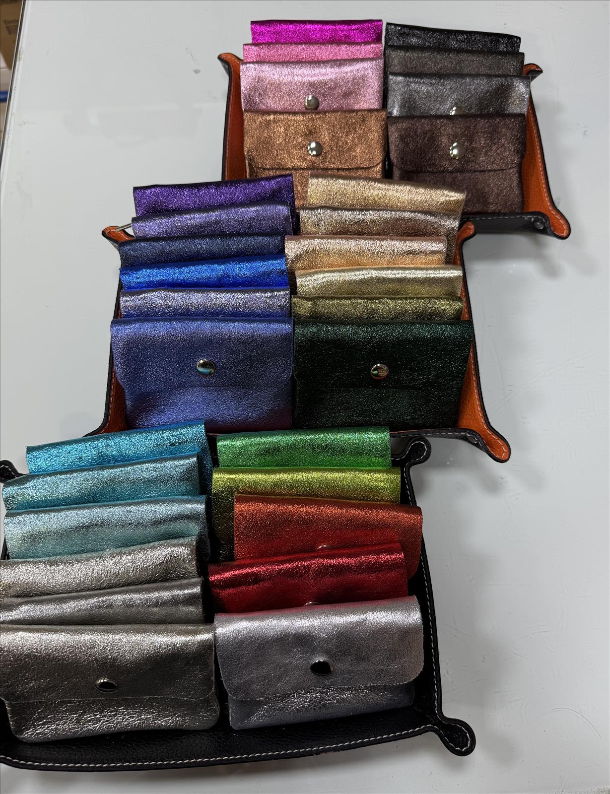 Pan Lederwaren GmbH - München | Mini Geldbeutel Klein Metallic | Artikel-Nr. MN1M | Für Mehr Info, Farbe, Großmenge, Bitte Whatsapp schreiben: +49 (0)171 3482276 | Kategorie: Leder Taschen | Angebot: Damenbekleidung, Young Fashion, Sofortprogramme, Orderware | Adresse: Pan Lederwaren GmbH - Taunusstr. 45, Haus 1, Raum 012 - 80807 Muenchen - Tel: 08935029208 - pan92@outlook.com