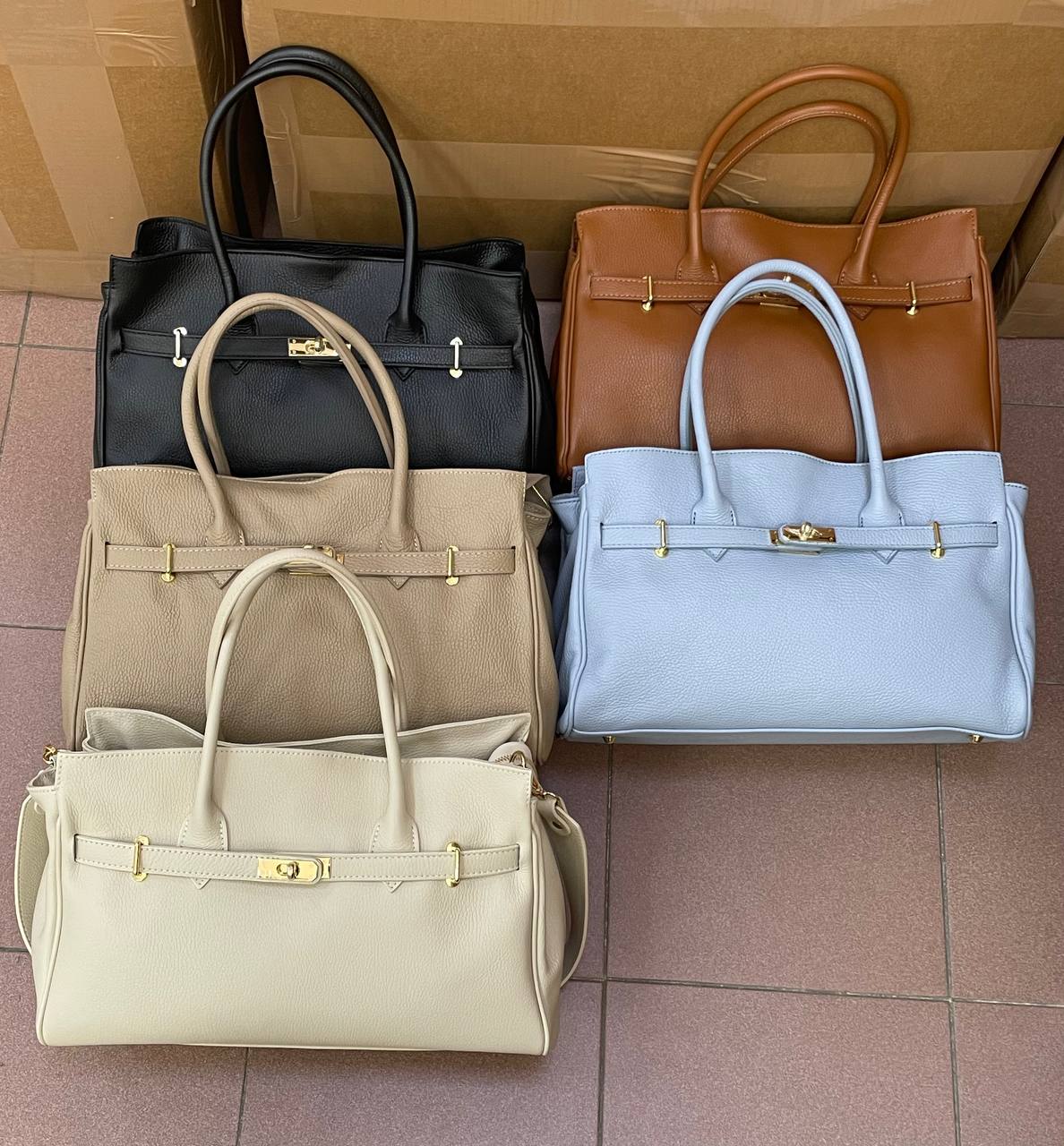 Pan Lederwaren GmbH - München | Ledertasche 1367 | Artikel-Nr. 1367 | Für Mehr Info, Farbe, Großmenge, Bitte Whatsapp schreiben: +49 (0)171 3482276 39x45x18CM | Kategorie: Leder Taschen | Angebot: Damenbekleidung, Young Fashion, Sofortprogramme, Orderware | Adresse: Pan Lederwaren GmbH - Taunusstr. 45, Haus 1, Raum 012 - 80807 Muenchen - Tel: 08935029208 - pan92@outlook.com