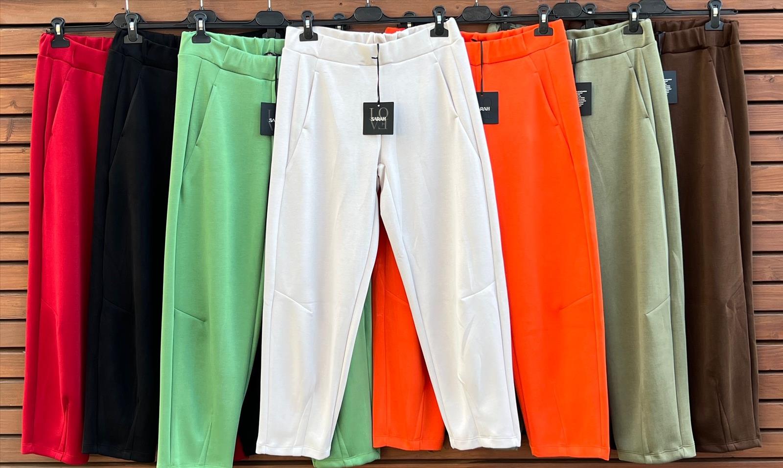 Hier geht's zum Shop von: Sarah GmbH - DOB aus Italien | Hose | Artikel-Nr. 674 | Adresse: Sarah GmbH - Otto-Hahn-Straße 1 - 63303 Dreieich - Tel: 061039603444 - sarah-aktuell@t-online.de | Angebot: Damenbekleidung, Damen Accessoires, Große Größen, Young Fashion, Sofortprogramme, Orderware