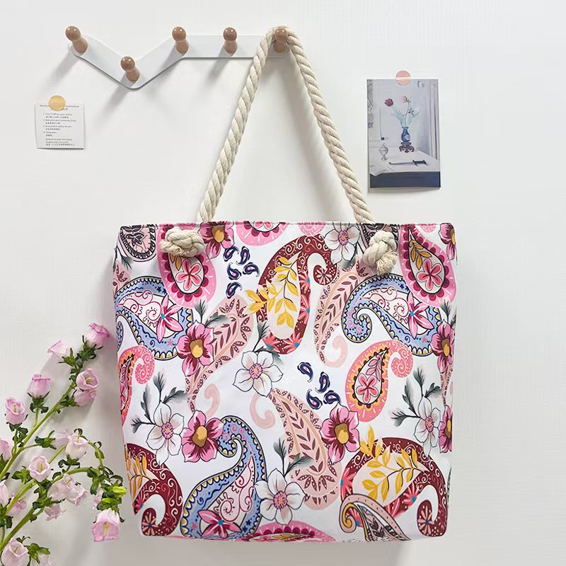 Hier geht's zum Shop von: Skyflame GmbH - Damen u. Herrenaccessoires, Taschen, Lederwaren | Artikel-Nr. 25036 | Tasche | -Artikelnummer 25036 -ca. 43x35x13cm -65% Polyester und 35% Cotton -Kordel: 100% Baumwolle -Innen: 1x Steckfach -mit Reißverschluss | Kategorie: Taschen | Adresse: Skyflame GmbH - Anton-Kux-Str.2 - 41460 Neuss - Tel: 021313168808 - info.skyflame@gmail.com | Angebot: Damen Accessoires, Herren Accessoires, Beach Wear, Große Größen, Kinder & Teens, Young Fashion, Landhausmode, Leather Wear, Sofortprogramme, Orderware