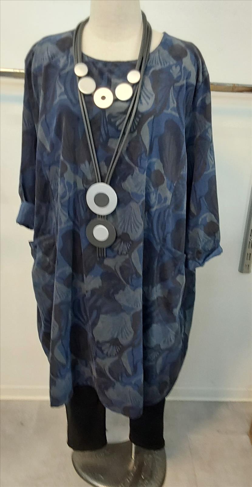 Hier geht's zum Shop von: Khan Mode GmbH - Les Freres, Binich Young Fashion - Shirts, Tuniken, Jacken, Blusen, Westen, Hosen | Adresse: Khan Mode GmbH - Breslauerstr 8 - 41460 Neuss - Tel: 02131 167480 - labassmode@hotmail.de | Angebot: Damenbekleidung, Damen Accessoires, Große Größen, Sofortprogramme