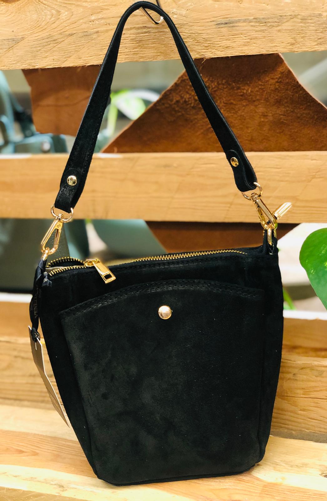 Heinen - Marco Venezia Taschen - Warenhandelsgesellschaft mbH | Kategorie: Damentaschen / Handtasche | Angebot: Damen Accessoires, Herren Accessoires, Leather Wear, Sofortprogramme, Orderware | Adresse: Heinen Warenhandels GmbH - Anton-Kux-Str. 2 - 41460 Neuss - Tel: 02131-3134985 - info@marcovenezia.de