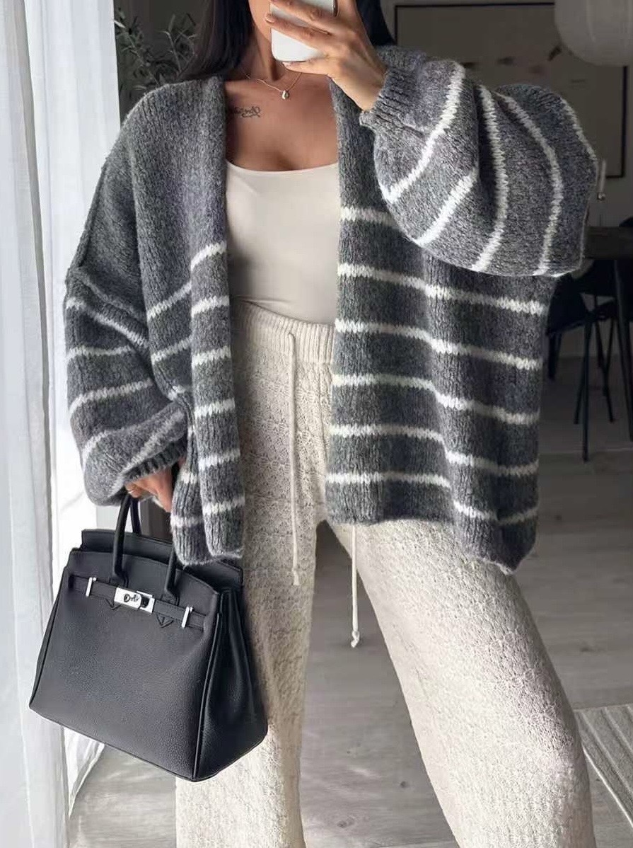 Hier geht's zum Shop von: Ala Mode Fashion-DOB;Accessoires;Leather Wear; Young Fashion - Neuss | Kategorie: Strickjacke | Adresse: Ala Mode Fashion - Breslauerstr. 8 Raum 113 - 41460 neuss - Tel: 021312091616 - ala-mode@web.de | Angebot: Sofortprogramme, Orderware