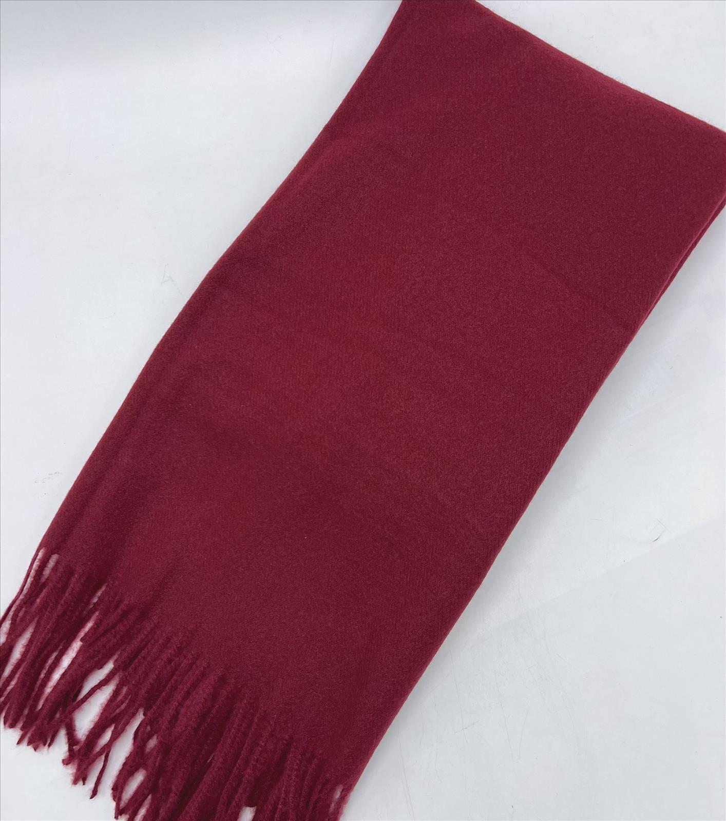 Hier geht's zum Shop von: JiaJin GmbH - Geldbörse, Damentaschen, Rucksäcke, Sporttaschen für Damen und Herren | Kategorie: Schals | Adresse: JiaJin GmbH - Im Gefierth 6 105C - 63303 Dreieich - Tel: 06103 9887052 - jiajin@arcor.de | Angebot: Sofortprogramme, Orderware