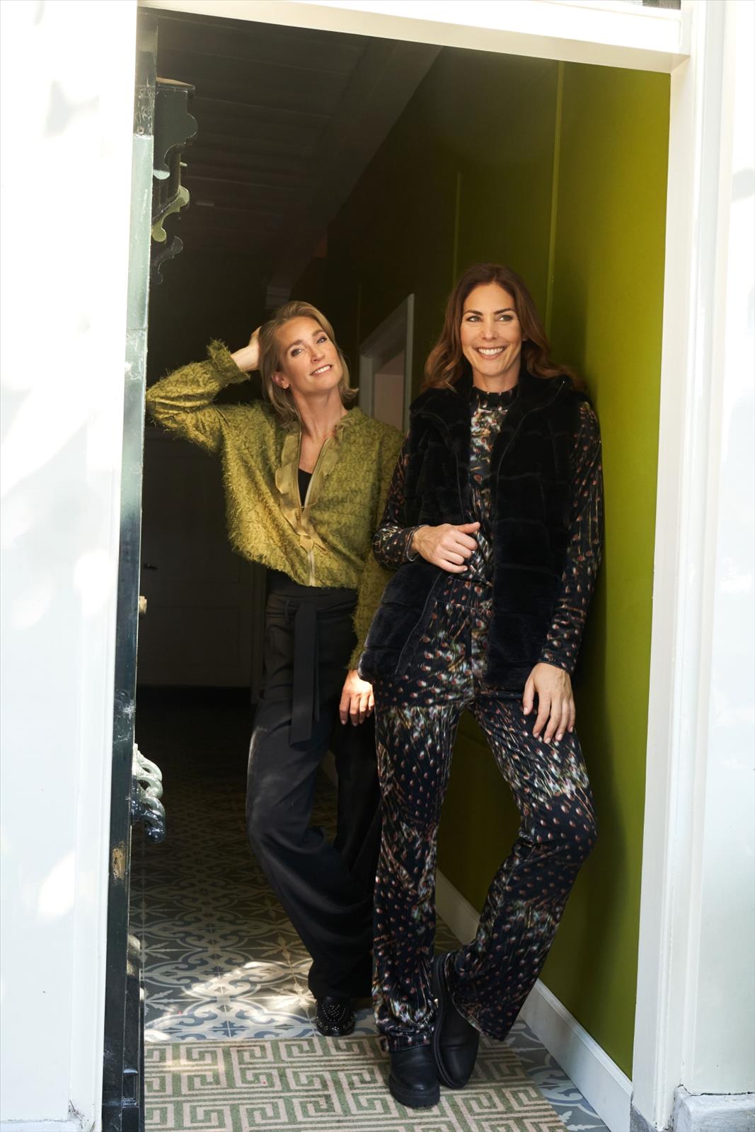 Hier geht's zum Shop von: JPC sales agency - DOB;Accessoires;Young Fashion - Neuss | NED Ankie pant Velour | Artikel-Nr. Ankie | Ankie | Artikelnummer25W1-BB030-03MarkeNED Dutch Fashion DesignArtikelgruppeTrousersKollektionNEDSaisonAutumn/Winter 2025ModellAnkieDruckenPrintZielgruppeWomenQualität95% PE 5% EAZusammensetzung95% Polyester (PE/PL), 5% Elastane(EA) | Kategorie: NED international / Hosen | Adresse: JPC sales agency - Breslauer Str. 6 - 41460 Neuss - Tel: 021311519580 - jpc@coers.eu | Angebot: Sofortprogramme, Orderware