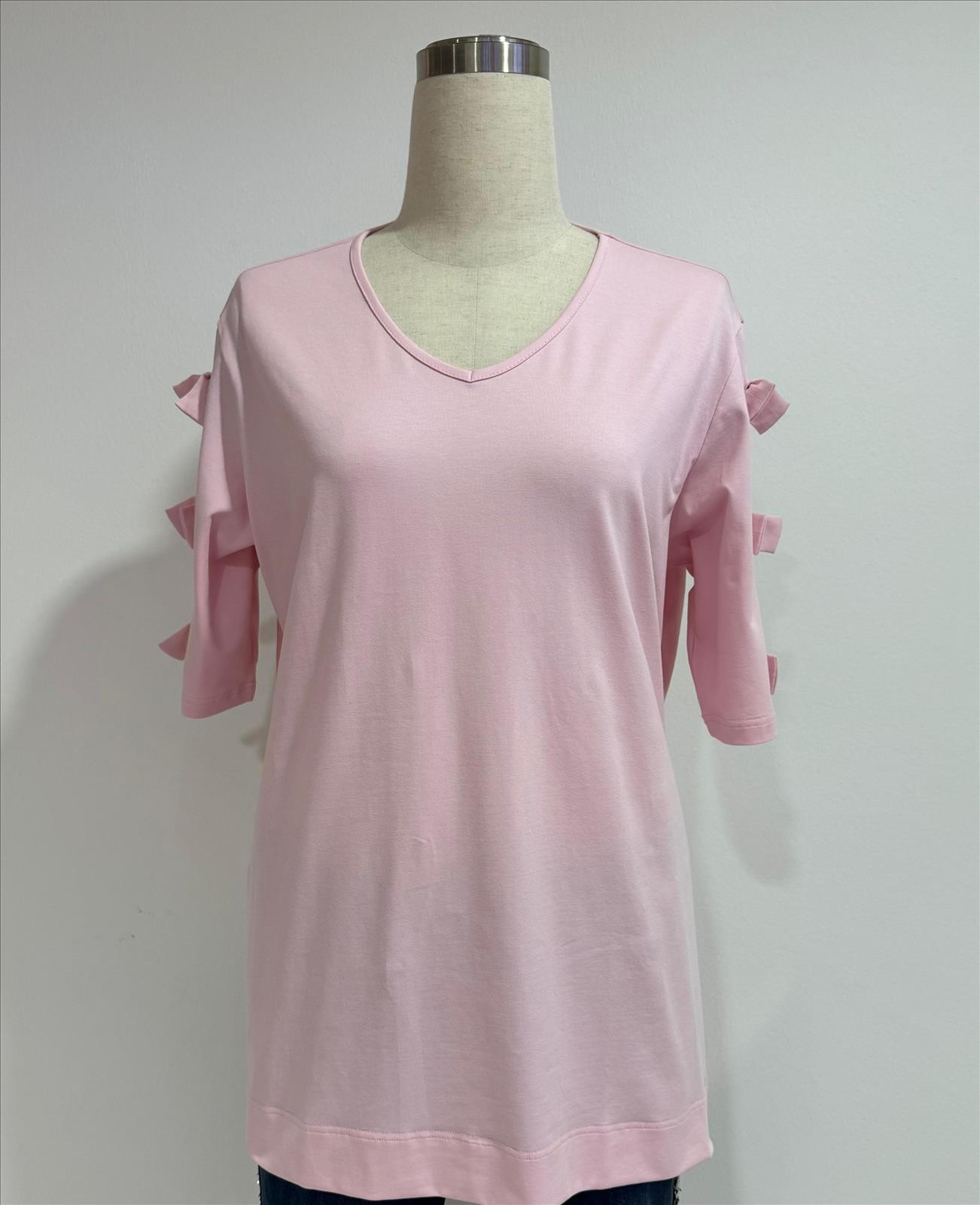Version Texil GmbH Import Export - Beautiful Big´s - Jeans, Stretchhosen | Artikel-Nr. V-241003 | T-Shirt | 95% Baumwolle 5% Elesthan | Kategorie: T-Shirt Applikation / Schleife | Angebot: Damenbekleidung, Große Größen, Sofortprogramme, Orderware | Adresse: Version Textil Imp Exp GmbH - Breslauer Str. 8 - 41460 Neuss - Tel: 02131 103335 - versionxxl@gmail.com