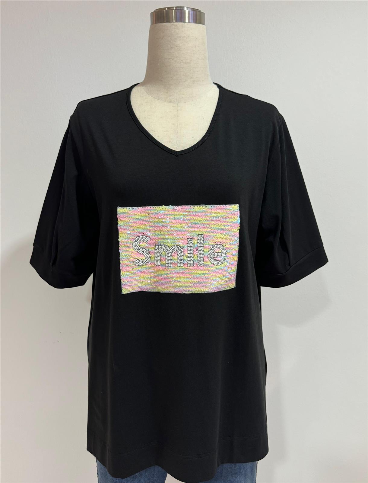 Version Texil GmbH Import Export - Beautiful Big´s - Jeans, Stretchhosen | Artikel-Nr. V-241002 | T-Shirt | 95% Baumwolle 5% Elesthan | Kategorie: T-Shirt Applikation / Smile | Angebot: Damenbekleidung, Große Größen, Sofortprogramme, Orderware | Adresse: Version Textil Imp Exp GmbH - Breslauer Str. 8 - 41460 Neuss - Tel: 02131 103335 - versionxxl@gmail.com