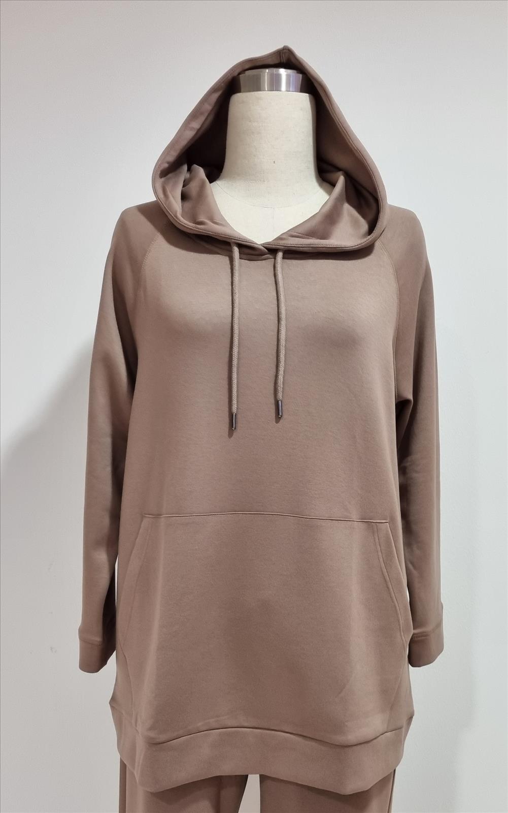 Version Texil GmbH Import Export - Beautiful Big´s - Jeans, Stretchhosen | Artikel-Nr. V-444008 | Sweat Shirt | 50% Viscose44% Polyester 6% Elesthan Passende Joggpants V-448000 | Kategorie: Sweat-Shirt | Angebot: Damenbekleidung, Große Größen, Sofortprogramme, Orderware | Adresse: Version Textil Imp Exp GmbH - Breslauer Str. 8 - 41460 Neuss - Tel: 02131 103335 - versionxxl@gmail.com
