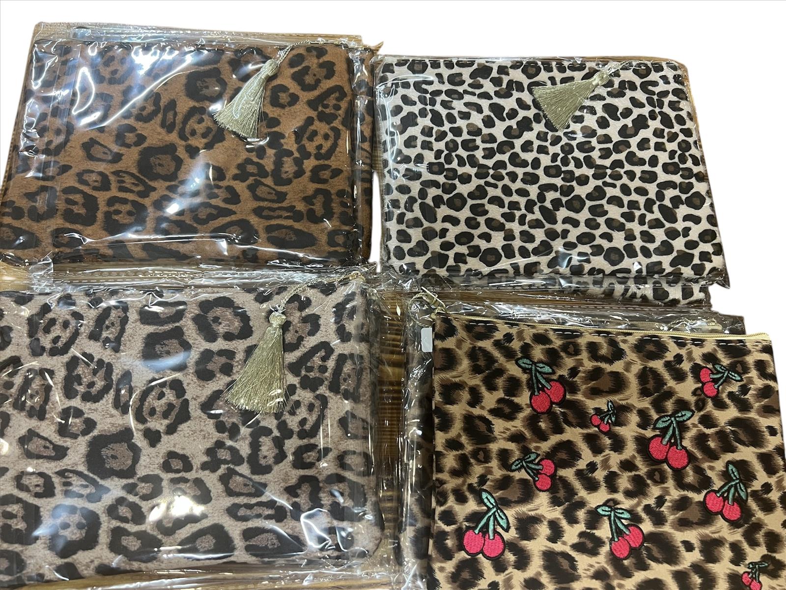 DW-Empire - Damenmode, Kindermode, Accessoires, Taschen, Tücher | Kategorie: Accessoires / Taschen | Angebot: Damenbekleidung, Damen Accessoires, Schuhe, Dessous, Große Größen, Young Fashion, Landhausmode, Leather Wear, Sofortprogramme, Orderware | Adresse: DW-Empire - Johanniskirchstr. 94 - 45329 Essen - Tel: 021311783220 - info@dw-empire.de