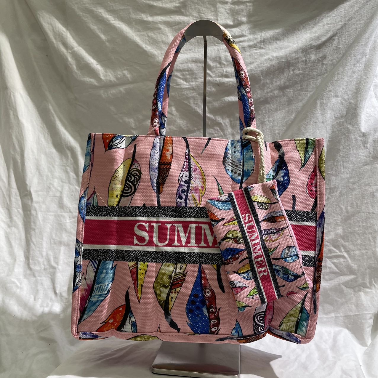 DW-Empire - Damenmode, Kindermode, Accessoires, Taschen, Tücher | summer bag feder | Artikel-Nr. 13121 | summer bag feder | coole mix aus stadt und strand mit etui coole bag | Kategorie: Accessoires / Taschen | Angebot: Damenbekleidung, Damen Accessoires, Schuhe, Dessous, Große Größen, Young Fashion, Landhausmode, Leather Wear, Sofortprogramme, Orderware | Adresse: DW-Empire - Johanniskirchstr. 94 - 45329 Essen - Tel: 021311783220 - info@dw-empire.de