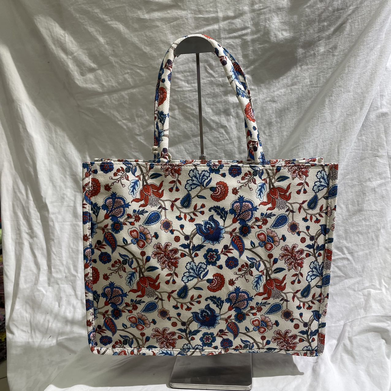 DW-Empire - Damenmode, Kindermode, Accessoires, Taschen, Tücher | Kategorie: Accessoires / Taschen | Angebot: Damenbekleidung, Damen Accessoires, Schuhe, Dessous, Große Größen, Young Fashion, Landhausmode, Leather Wear, Sofortprogramme, Orderware | Adresse: DW-Empire - Johanniskirchstr. 94 - 45329 Essen - Tel: 021311783220 - info@dw-empire.de