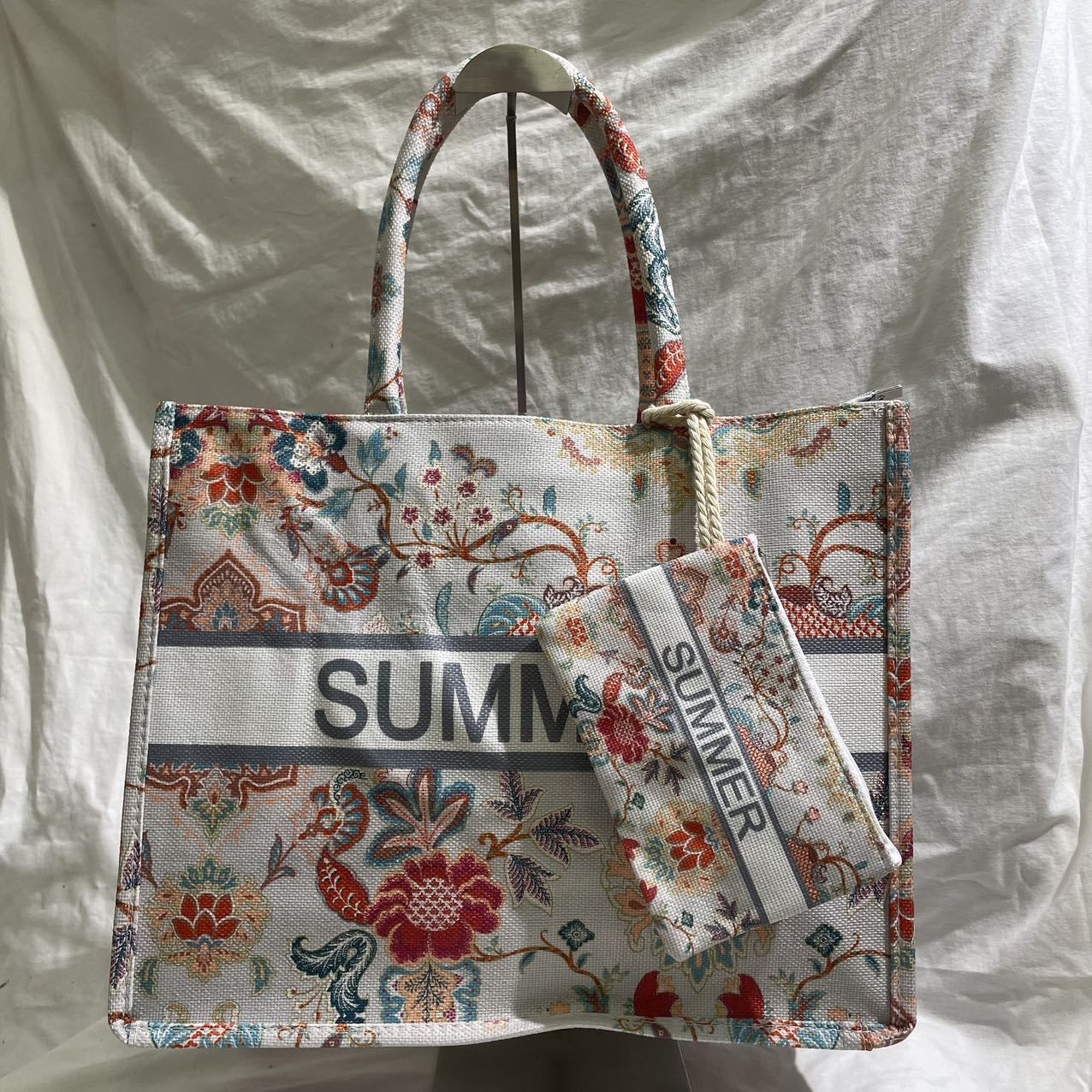 DW-Empire - Damenmode, Kindermode, Accessoires, Taschen, Tücher | summer bag Paisley flower | Artikel-Nr. 13123 | coole mix aus stadt und strand mit etui coole bag | Kategorie: Accessoires / Taschen | Angebot: Damenbekleidung, Damen Accessoires, Schuhe, Dessous, Große Größen, Young Fashion, Landhausmode, Leather Wear, Sofortprogramme, Orderware | Adresse: DW-Empire - Johanniskirchstr. 94 - 45329 Essen - Tel: 021311783220 - info@dw-empire.de