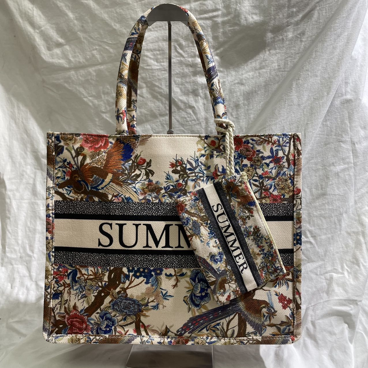 DW-Empire - Damenmode, Kindermode, Accessoires, Taschen, Tücher | summer bag flower | Artikel-Nr. 13126 | summer bag flower | coole mix aus stadt und strand mit etui coole bag | Kategorie: Accessoires / Taschen | Angebot: Damenbekleidung, Damen Accessoires, Schuhe, Dessous, Große Größen, Young Fashion, Landhausmode, Leather Wear, Sofortprogramme, Orderware | Adresse: DW-Empire - Johanniskirchstr. 94 - 45329 Essen - Tel: 021311783220 - info@dw-empire.de