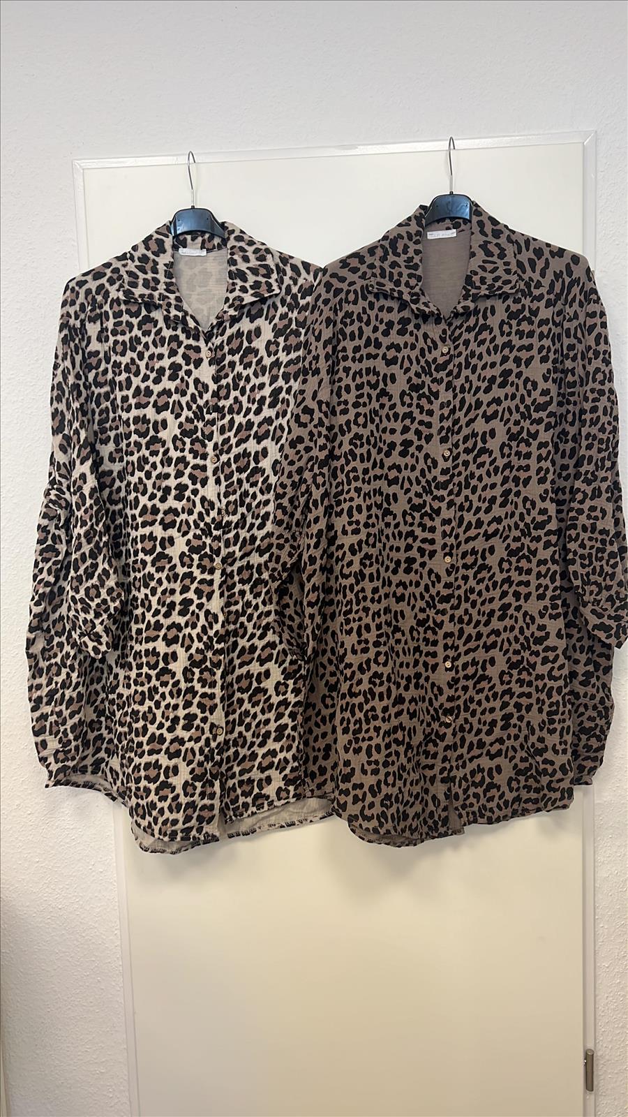 DW-Empire - Damenmode, Kindermode, Accessoires, Taschen, Tücher | big leo bluse | Artikel-Nr. 13180 | cotton mosselin | Kategorie: Oberteile / Blusen | Angebot: Damenbekleidung, Damen Accessoires, Schuhe, Dessous, Große Größen, Young Fashion, Landhausmode, Leather Wear, Sofortprogramme, Orderware | Adresse: DW-Empire - Johanniskirchstr. 94 - 45329 Essen - Tel: 021311783220 - info@dw-empire.de