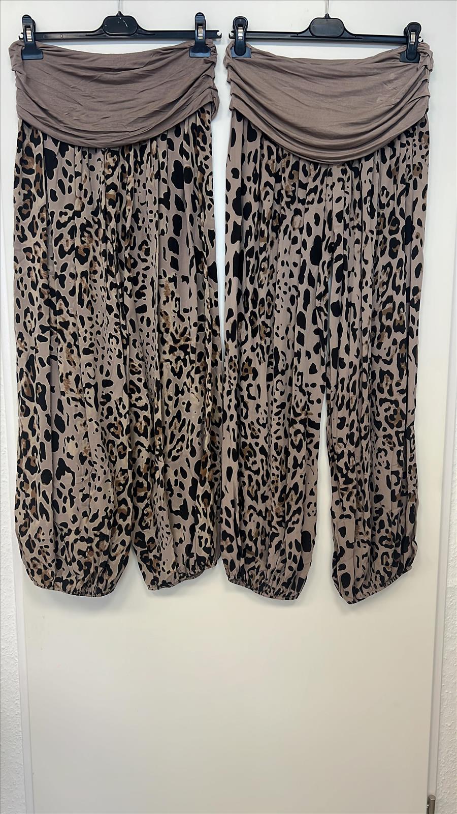 DW-Empire - Damenmode, Kindermode, Accessoires, Taschen, Tücher | haram leo hose | Artikel-Nr. 13182 | cotton | Kategorie: Hosen / Stoffhosen | Angebot: Damenbekleidung, Damen Accessoires, Schuhe, Dessous, Große Größen, Young Fashion, Landhausmode, Leather Wear, Sofortprogramme, Orderware | Adresse: DW-Empire - Johanniskirchstr. 94 - 45329 Essen - Tel: 021311783220 - info@dw-empire.de