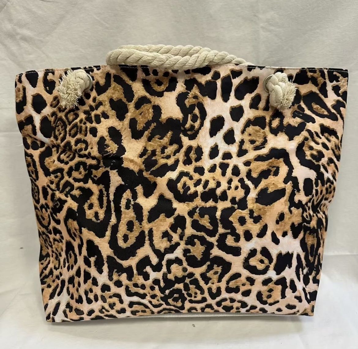 DW-Empire - Damenmode, Kindermode, Accessoires, Taschen, Tücher | Angebot: Damenbekleidung, Damen Accessoires, Schuhe, Dessous, Große Größen, Young Fashion, Landhausmode, Leather Wear, Sofortprogramme, Orderware | Adresse: DW-Empire - Johanniskirchstr. 94 - 45329 Essen - Tel: 021311783220 - info@dw-empire.de