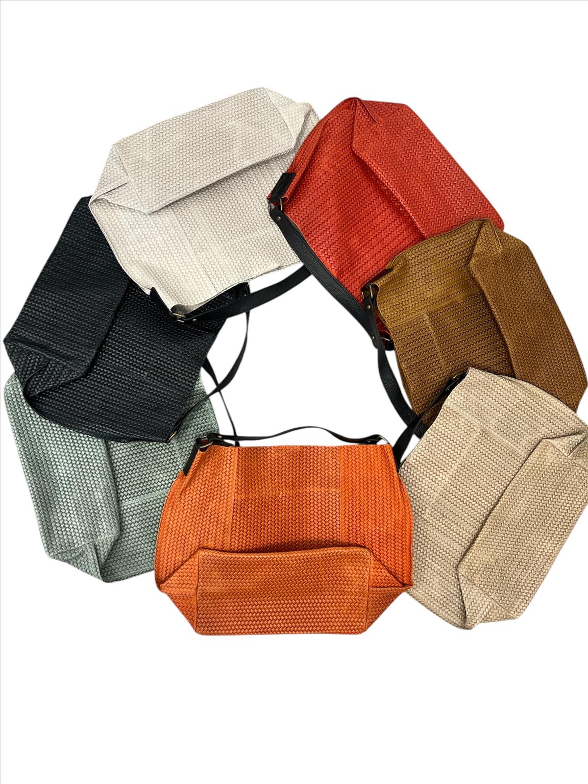 DW-Empire - Damenmode, Kindermode, Accessoires, Taschen, Tücher | Kategorie: Accessoires / Taschen | Angebot: Damenbekleidung, Damen Accessoires, Schuhe, Dessous, Große Größen, Young Fashion, Landhausmode, Leather Wear, Sofortprogramme, Orderware | Adresse: DW-Empire - Johanniskirchstr. 94 - 45329 Essen - Tel: 021311783220 - info@dw-empire.de