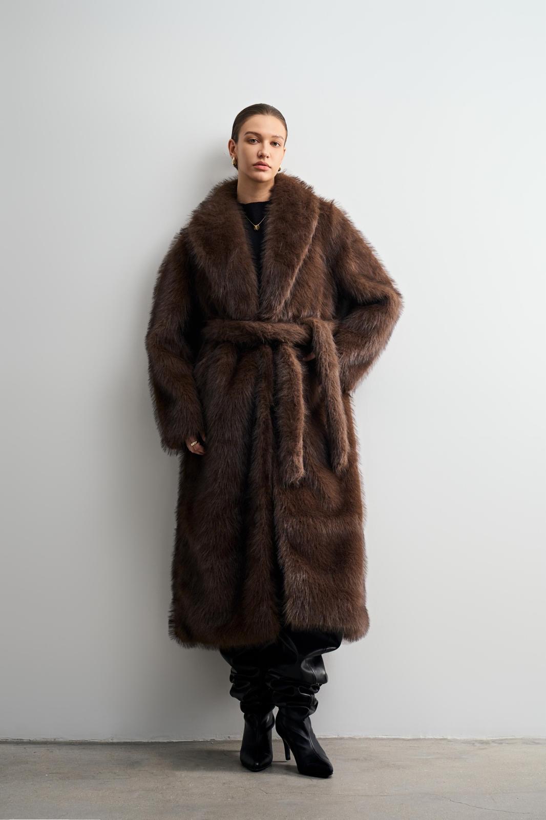 DW-Empire - Damenmode, Kindermode, Accessoires, Taschen, Tücher | Angebot: Damenbekleidung, Damen Accessoires, Schuhe, Dessous, Große Größen, Young Fashion, Landhausmode, Leather Wear, Sofortprogramme, Orderware | Adresse: DW-Empire - Johanniskirchstr. 94 - 45329 Essen - Tel: 021311783220 - info@dw-empire.de
