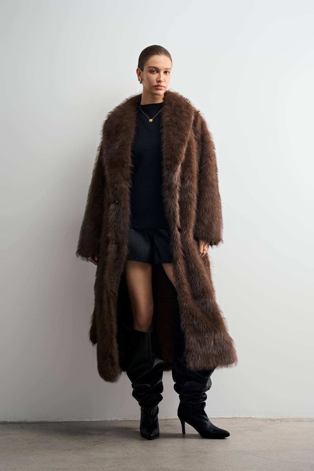 DW-Empire - Damenmode, Kindermode, Accessoires, Taschen, Tücher | Angebot: Damenbekleidung, Damen Accessoires, Schuhe, Dessous, Große Größen, Young Fashion, Landhausmode, Leather Wear, Sofortprogramme, Orderware | Adresse: DW-Empire - Johanniskirchstr. 94 - 45329 Essen - Tel: 021311783220 - info@dw-empire.de
