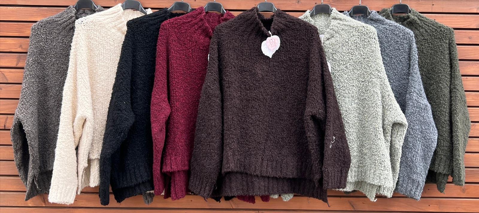 Sarah GmbH - DOB aus Italien | Pullover | Artikel-Nr. 762 | Angebot: Damenbekleidung, Damen Accessoires, Große Größen, Young Fashion, Sofortprogramme, Orderware | Adresse: Sarah GmbH - Otto-Hahn-Straße 1 - 63303 Dreieich - Tel: 061039603444 - sarah-aktuell@t-online.de