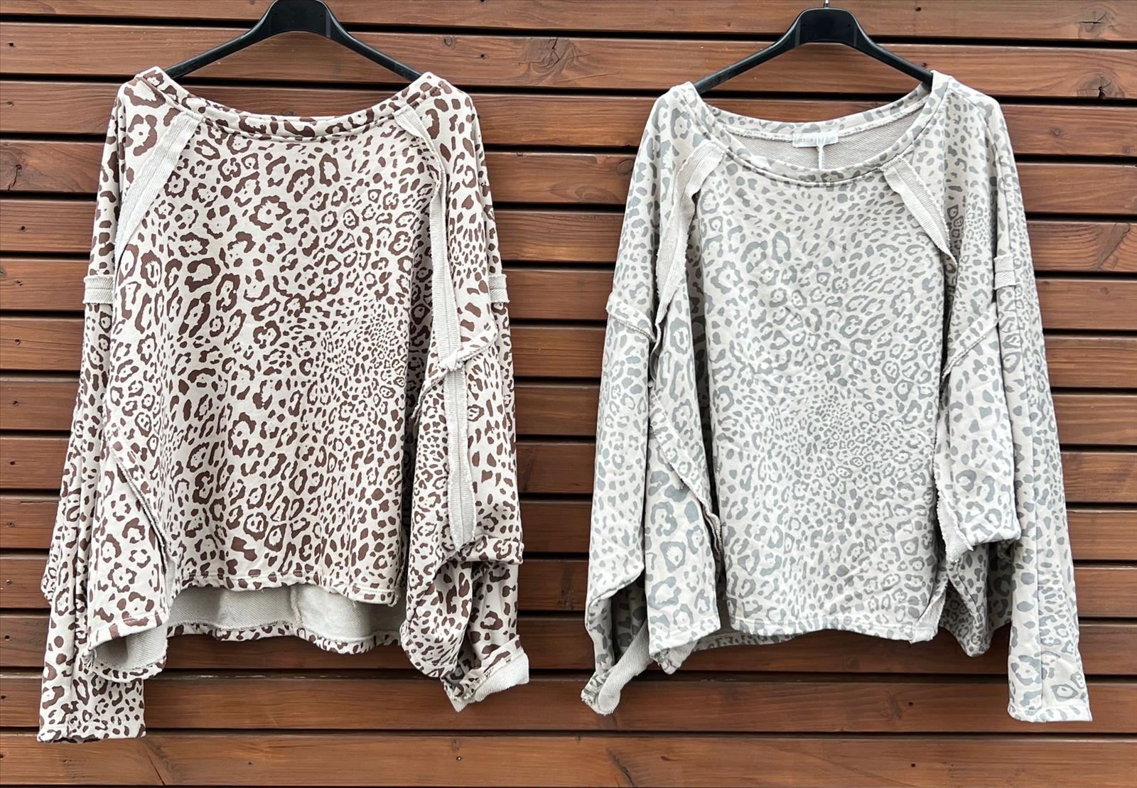 Sarah GmbH - DOB aus Italien | Oberteil | Artikel-Nr. 776 | Angebot: Damenbekleidung, Damen Accessoires, Große Größen, Young Fashion, Sofortprogramme, Orderware | Adresse: Sarah GmbH - Otto-Hahn-Straße 1 - 63303 Dreieich - Tel: 061039603444 - sarah-aktuell@t-online.de