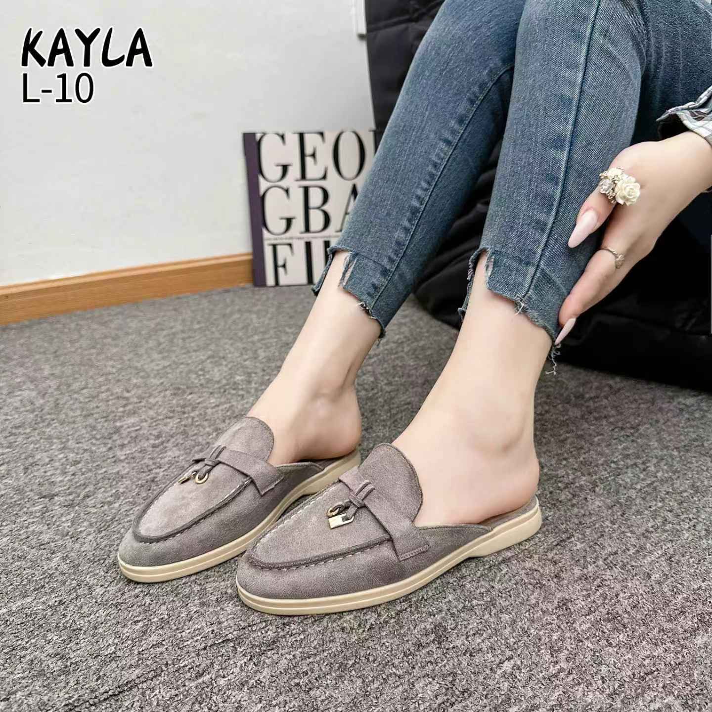 Hier geht's zum Shop von: Kayla GmbH - Schuhgrosshandel | Kategorie: Makassin | Adresse: Kayla GmbH - de814155035 - Anton-Kux Str. 2 - 41460 Neuss - Tel: 021311332043 - kaylashoes@hotmail.com | Angebot: Damenbekleidung, Herrenbekleidung, Damen Accessoires, Herren Accessoires, Schuhe, Kinder & Teens, Young Fashion, Leather Wear, Sofortprogramme