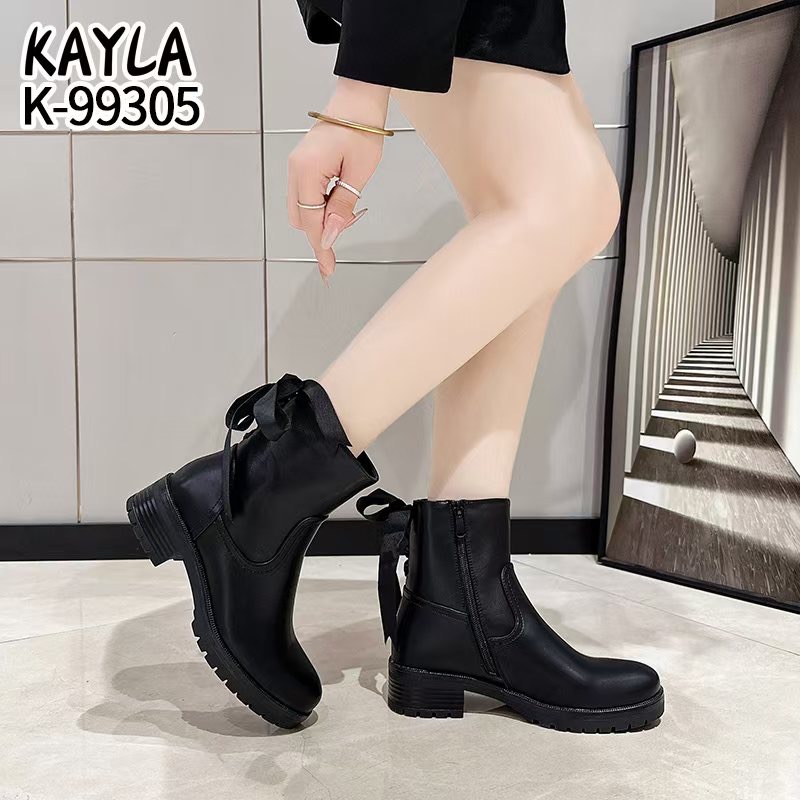 Hier geht's zum Shop von: Kayla GmbH - Schuhgrosshandel | Kategorie: Stiefeletten | Adresse: Kayla GmbH - de814155035 - Anton-Kux Str. 2 - 41460 Neuss - Tel: 021311332043 - kaylashoes@hotmail.com | Angebot: Damenbekleidung, Herrenbekleidung, Damen Accessoires, Herren Accessoires, Schuhe, Kinder & Teens, Young Fashion, Leather Wear, Sofortprogramme