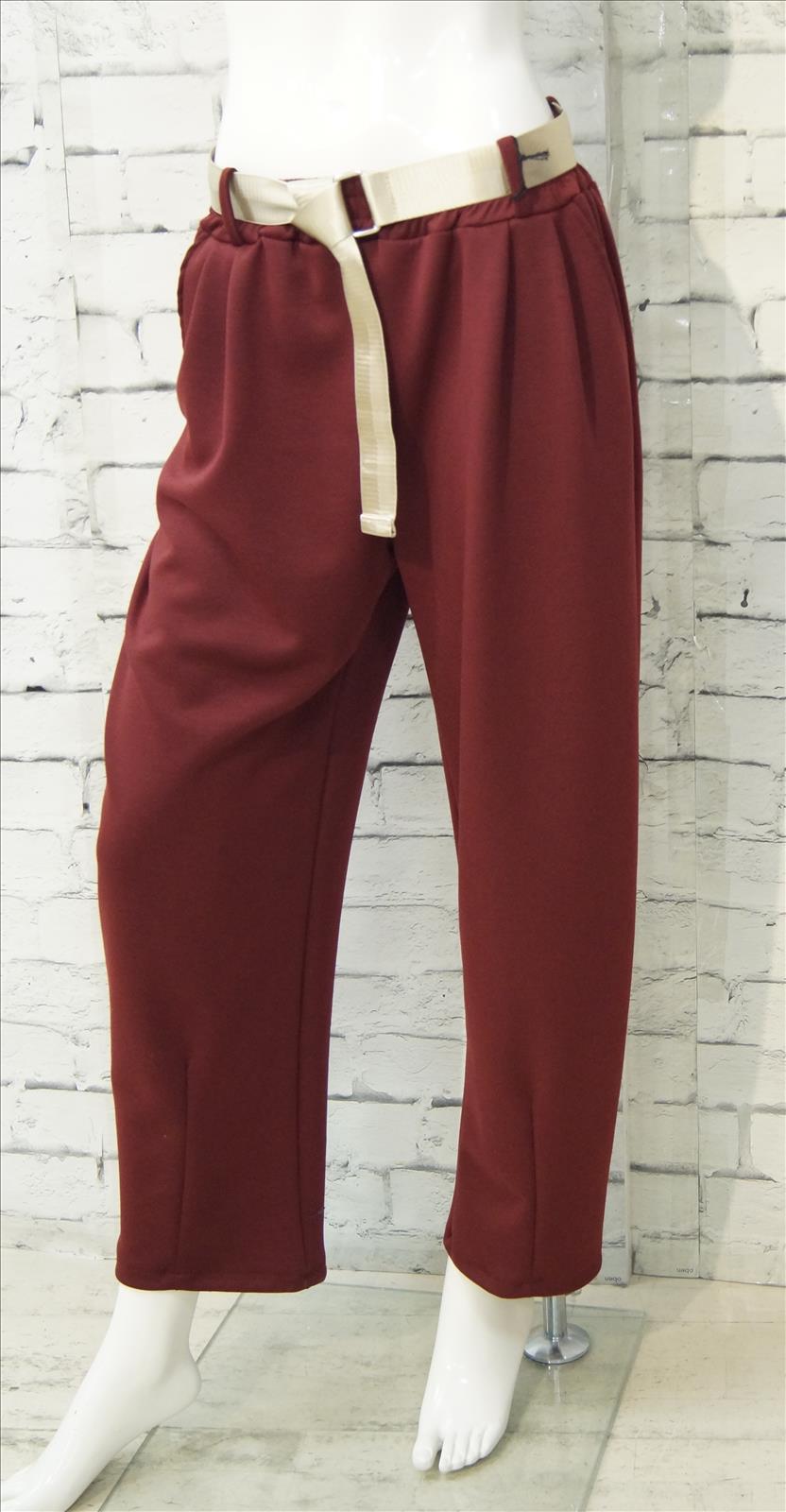 Bhatti Mode GmbH - Young fashion, DOB - Blusen, Hosen Jacken, Jeans, Kleider, Pullover etc. | Artikel-Nr. 16689 | Jogpant Gürtel | # Jogpant mit weitem Bein ## 2 Taschen ## schönes Silky Material ## Gürtel ## 55%Viskose 40%Polyester 5%Elasthan # | Kategorie: Hose/Jeans/Legging | Angebot: Damenbekleidung, Young Fashion, Sofortprogramme | Adresse: Bhatti Mode GmbH - Breslauer Str. 8 - 41460 Neuss - Tel: 02131-130004 - gurdip-bhatti@t-online.de