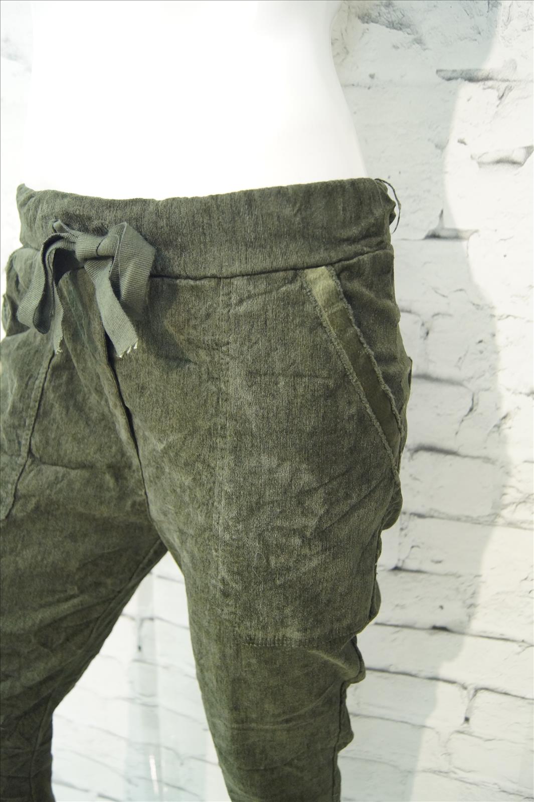 Bhatti Mode GmbH - Young fashion, DOB - Blusen, Hosen Jacken, Jeans, Kleider, Pullover etc. | Kategorie: Hose/Jeans/Legging | Angebot: Damenbekleidung, Young Fashion, Sofortprogramme | Adresse: Bhatti Mode GmbH - Breslauer Str. 8 - 41460 Neuss - Tel: 02131-130004 - gurdip-bhatti@t-online.de