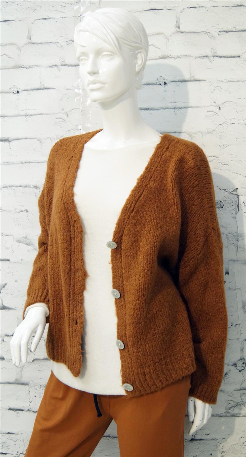 Bhatti Mode GmbH - Young fashion, DOB - Blusen, Hosen Jacken, Jeans, Kleider, Pullover etc. | Kategorie: Blazer/Jacke/Mantel | Angebot: Damenbekleidung, Young Fashion, Sofortprogramme | Adresse: Bhatti Mode GmbH - Breslauer Str. 8 - 41460 Neuss - Tel: 02131-130004 - gurdip-bhatti@t-online.de