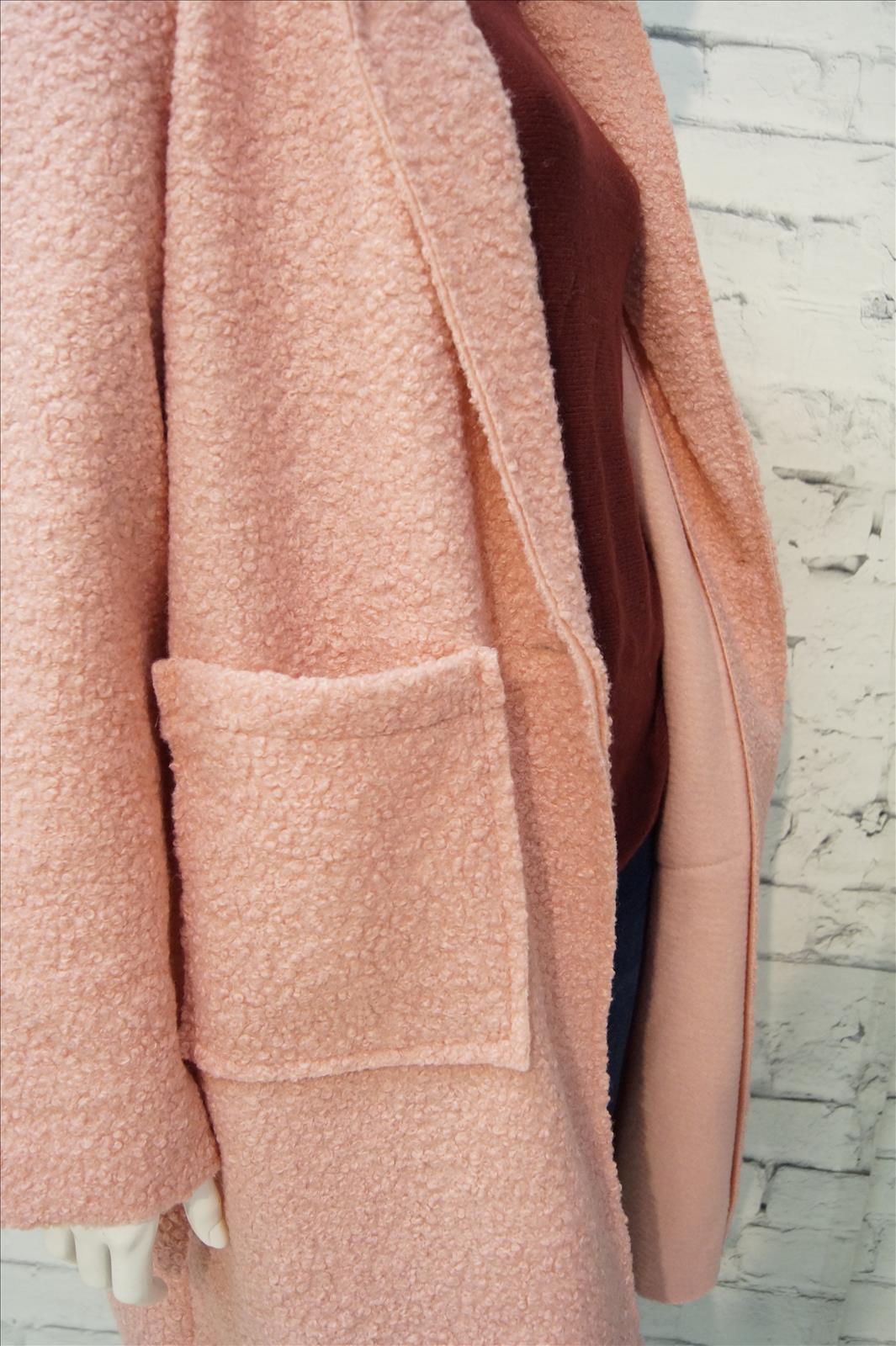 Bhatti Mode GmbH - Young fashion, DOB - Blusen, Hosen Jacken, Jeans, Kleider, Pullover etc. | Kategorie: Blazer/Jacke/Mantel | Angebot: Damenbekleidung, Young Fashion, Sofortprogramme | Adresse: Bhatti Mode GmbH - Breslauer Str. 8 - 41460 Neuss - Tel: 02131-130004 - gurdip-bhatti@t-online.de