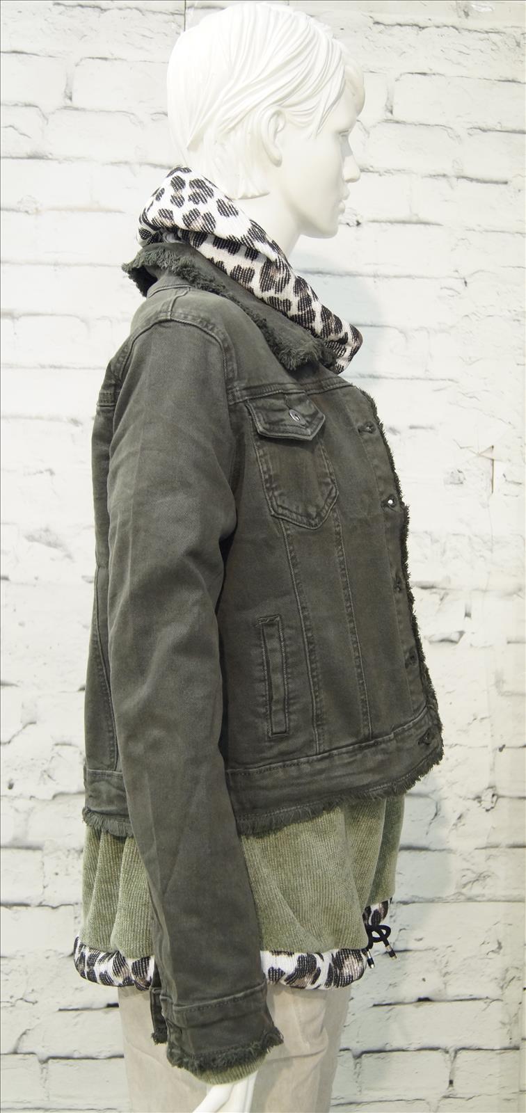 Bhatti Mode GmbH - Young fashion, DOB - Blusen, Hosen Jacken, Jeans, Kleider, Pullover etc. | Kategorie: Blazer/Jacke/Mantel | Angebot: Damenbekleidung, Young Fashion, Sofortprogramme | Adresse: Bhatti Mode GmbH - Breslauer Str. 8 - 41460 Neuss - Tel: 02131-130004 - gurdip-bhatti@t-online.de