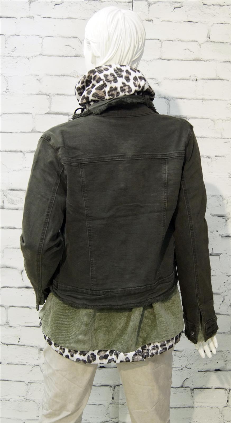 Bhatti Mode GmbH - Young fashion, DOB - Blusen, Hosen Jacken, Jeans, Kleider, Pullover etc. | Kategorie: Blazer/Jacke/Mantel | Angebot: Damenbekleidung, Young Fashion, Sofortprogramme | Adresse: Bhatti Mode GmbH - Breslauer Str. 8 - 41460 Neuss - Tel: 02131-130004 - gurdip-bhatti@t-online.de